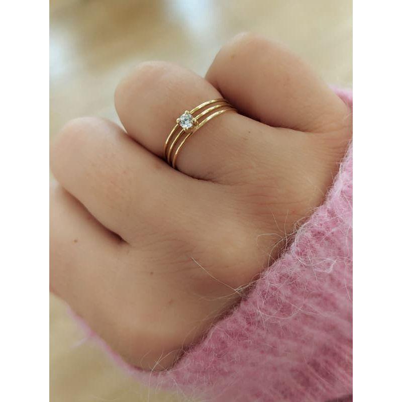 ANILLO TRIADA. ORO 18K